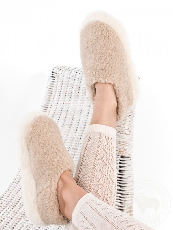 website_pic_beige_slippers_2_ad601468-6da8-4e28-89d2-db7269926ab7.png