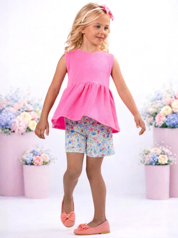 Girls casual summer set with ribbed pink top and floral shorts