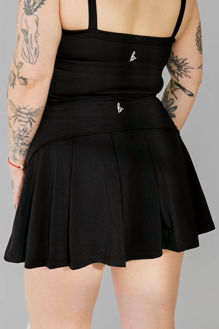 Black / 4