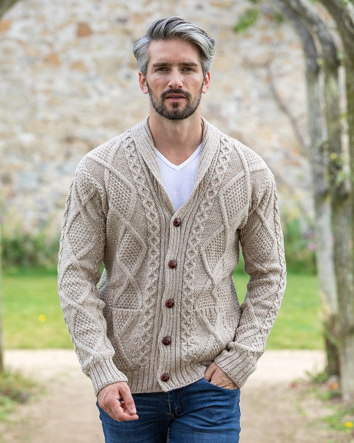 oatmeal_cardigan_man_d449b624-4406-4dac-a548-1c079c6e9543.jpg