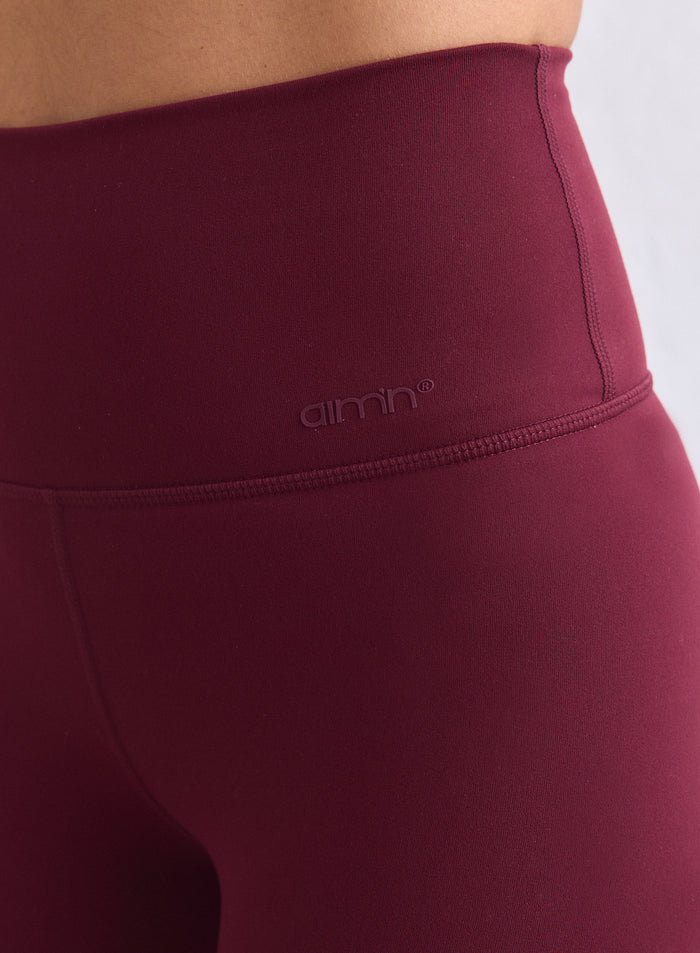 Korkeavyötäröiset, squat proof merlot Sense Tights -trikoot pehmeällä second skin -tunnulla ja aim'n-logolla. [XS-165cm]