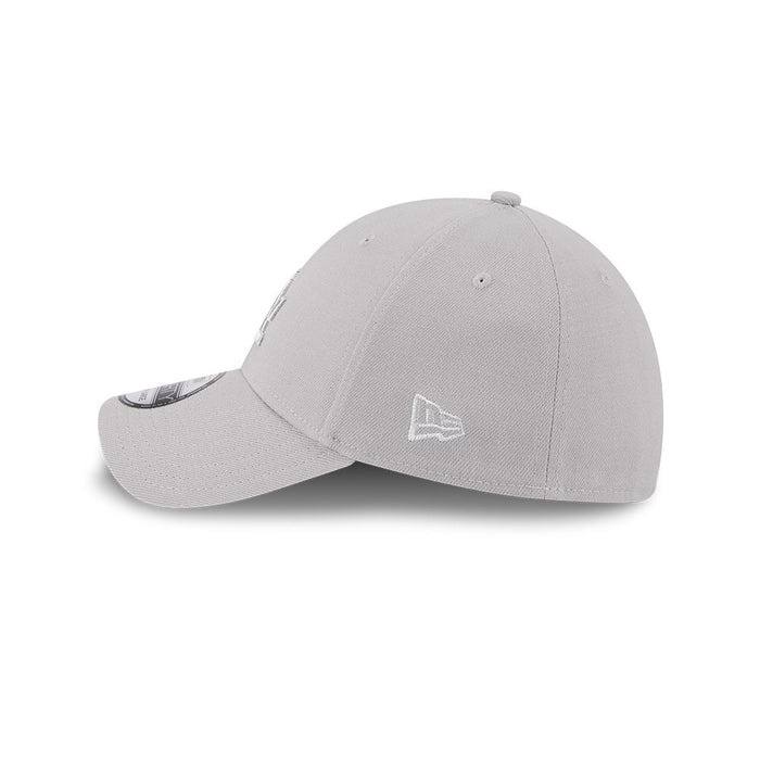 NEW ERA Grey METALLIC Los Angeles Dodgers 39THIRTY Stretch Fit Cap