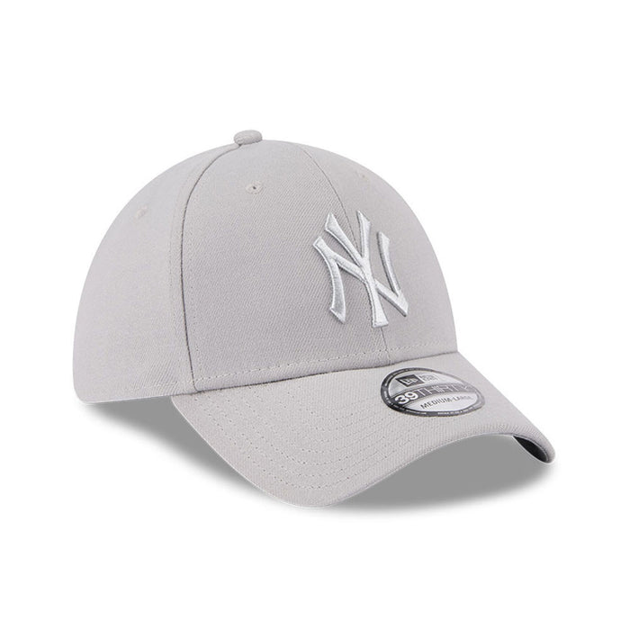 NEW ERA Grey Metallic New York Yankees 39THIRTY Stretch Fit Cap