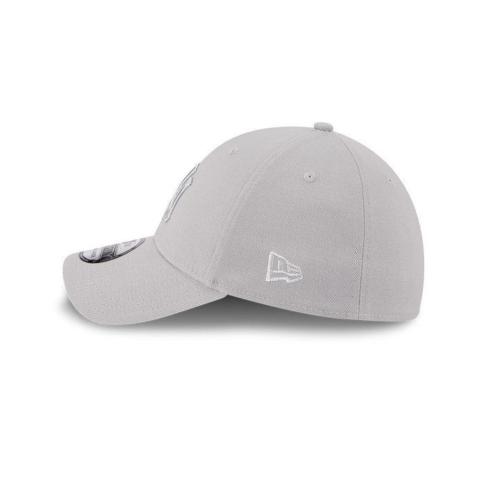 NEW ERA Grey Metallic New York Yankees 39THIRTY Stretch Fit Cap