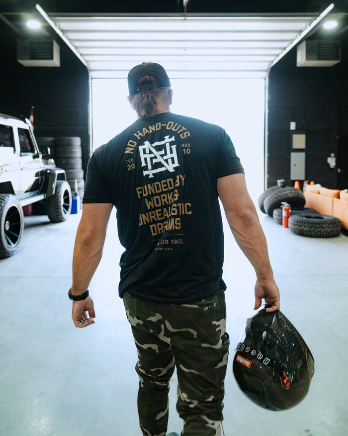 NO HAND OUTS TEE - BLACK