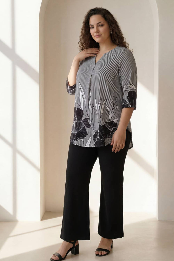 Plus Size Black White Monochromatic Floral Print Centre Pleat Top