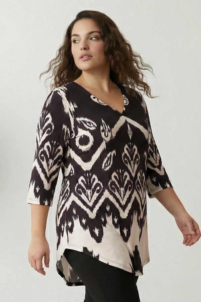 Plus Size Black White Print Centre Pleat Top