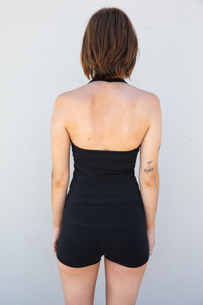 SPORTY HALTER TOP IN ONYX